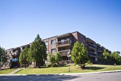 1 bedroom Apartments for rent in Dollard-des-Ormeaux at Place Fairview - Photo 01 - RentQuebecApartments – L1930