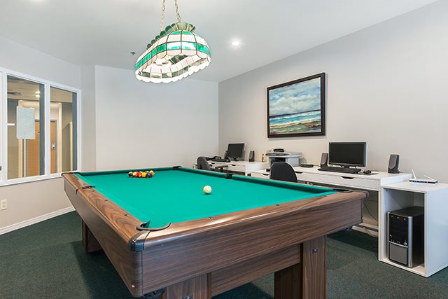 2 bedroom 55+ Apartments for rent in Pointe-Claire at LEsterel - Photo 01 - RentQuebecApartments – L342504