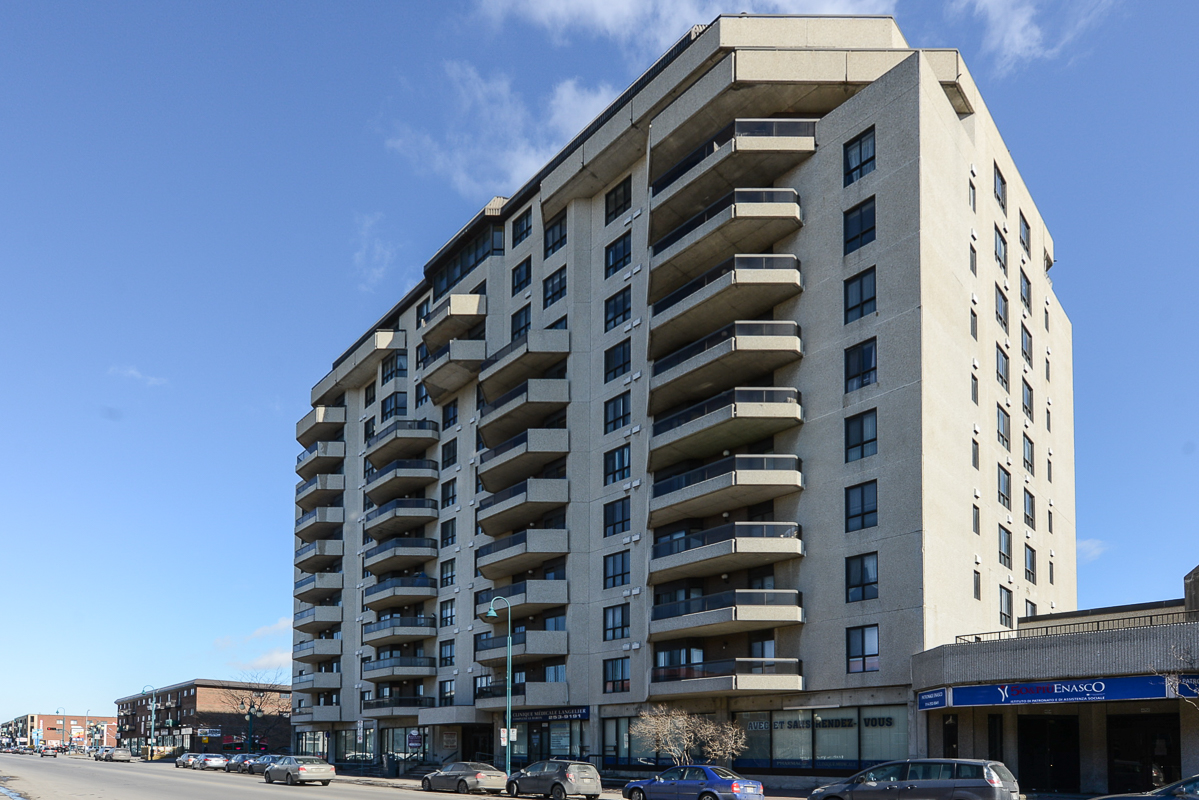 2 bedroom Penthouses for rent in St. Leonard at Le Baron II Inc. - Photo 01 - RentQuebecApartments – L128087