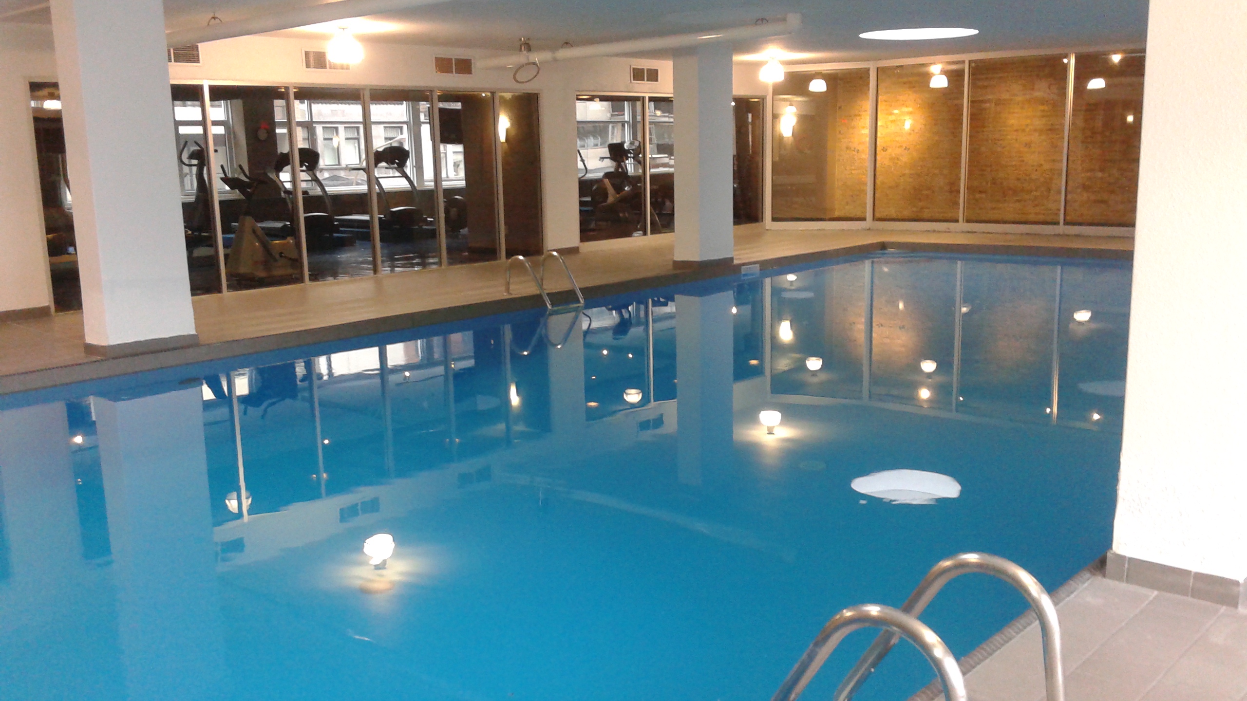 luxurious 2 bedroom Apartments for rent in Montreal (Downtown) at Le Parc - Photo 01 - RentQuebecApartments – L1788