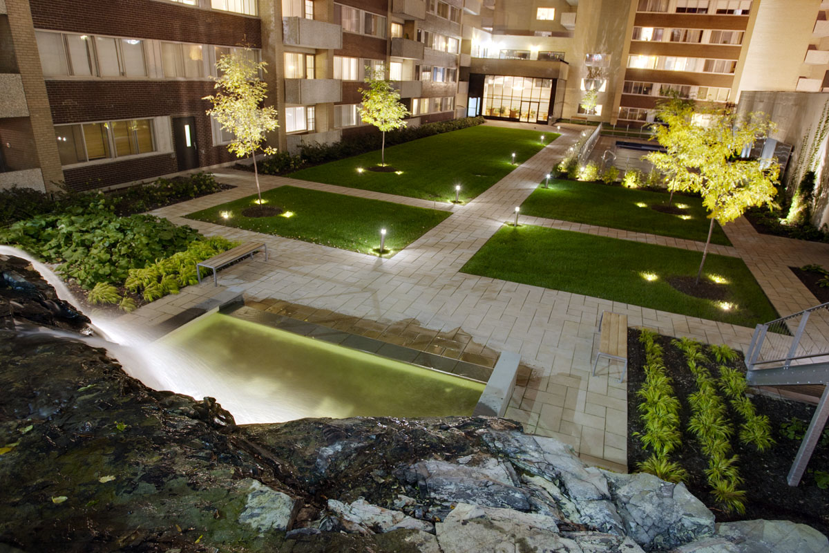 luxurious 2 bedroom Apartments for rent in Montreal (Downtown) at Le Parc - Photo 02 - RentQuebecApartments – L1788