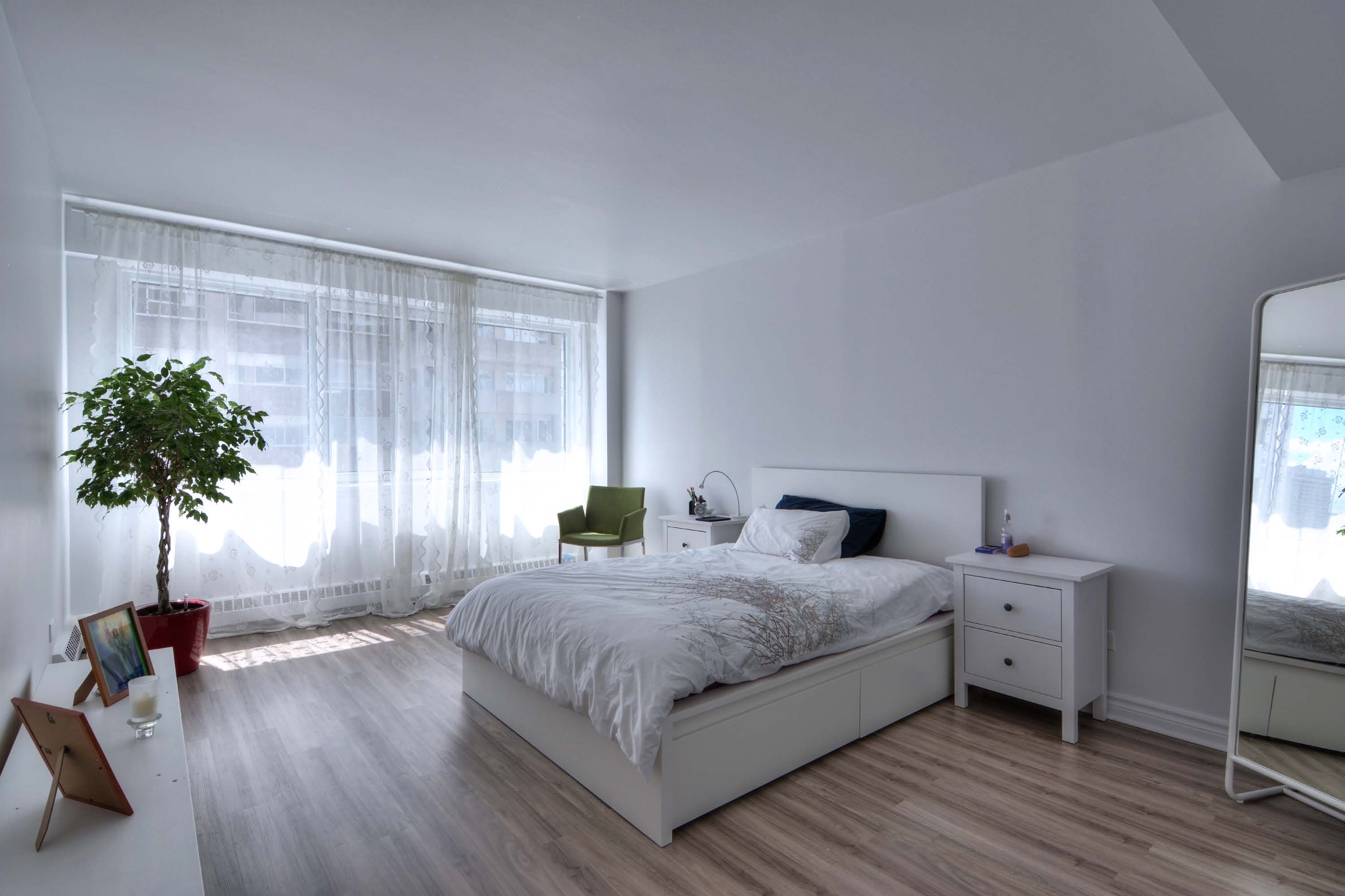 luxurious 2 bedroom Apartments for rent in Montreal (Downtown) at Le Parc - Photo 03 - RentQuebecApartments – L1788