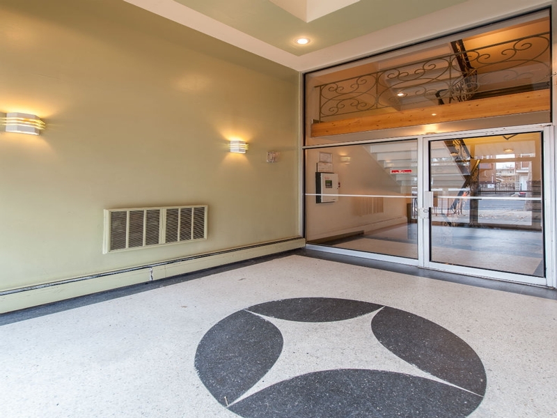 1 bedroom Apartments for rent in Montreal (Downtown) at Alexandre de Seve - Photo 01 - RentQuebecApartments – L168576