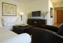 luxurious 3 bedroom Apartments for rent in Westmount at 4300 de Maisonneuve West - Photo 01 - RentQuebecApartments – L2168