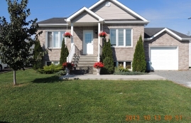 luxurious 3 bedroom Townhouses for rent in Saint-Basile-le-Grand at 25 Eperviers - Photo 01 - RentQuebecApartments – L21561
