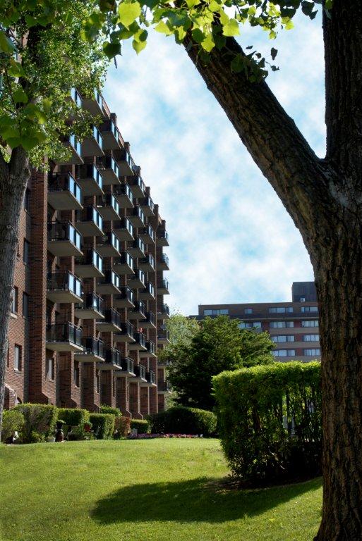 2 bedroom Apartments for rent in Pointe-Claire at Southwest One - Photo 02 - RentQuebecApartments – L682