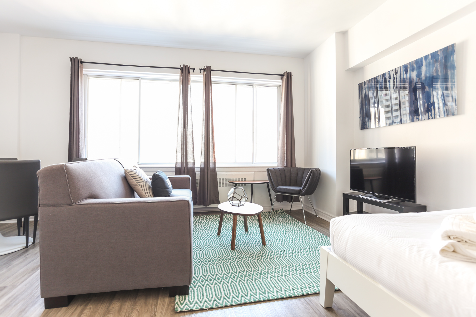 Studio / Bachelor Apartments for rent in Montreal (Downtown) at 1420 St Mathieu - Photo 02 - RentQuebecApartments – L1748
