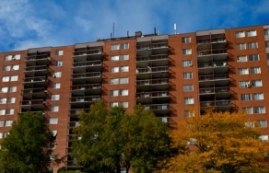 2 bedroom 55+ Apartments for rent in Saint Lambert at 222 Woodstock - Photo 01 - RentQuebecApartments – L129858