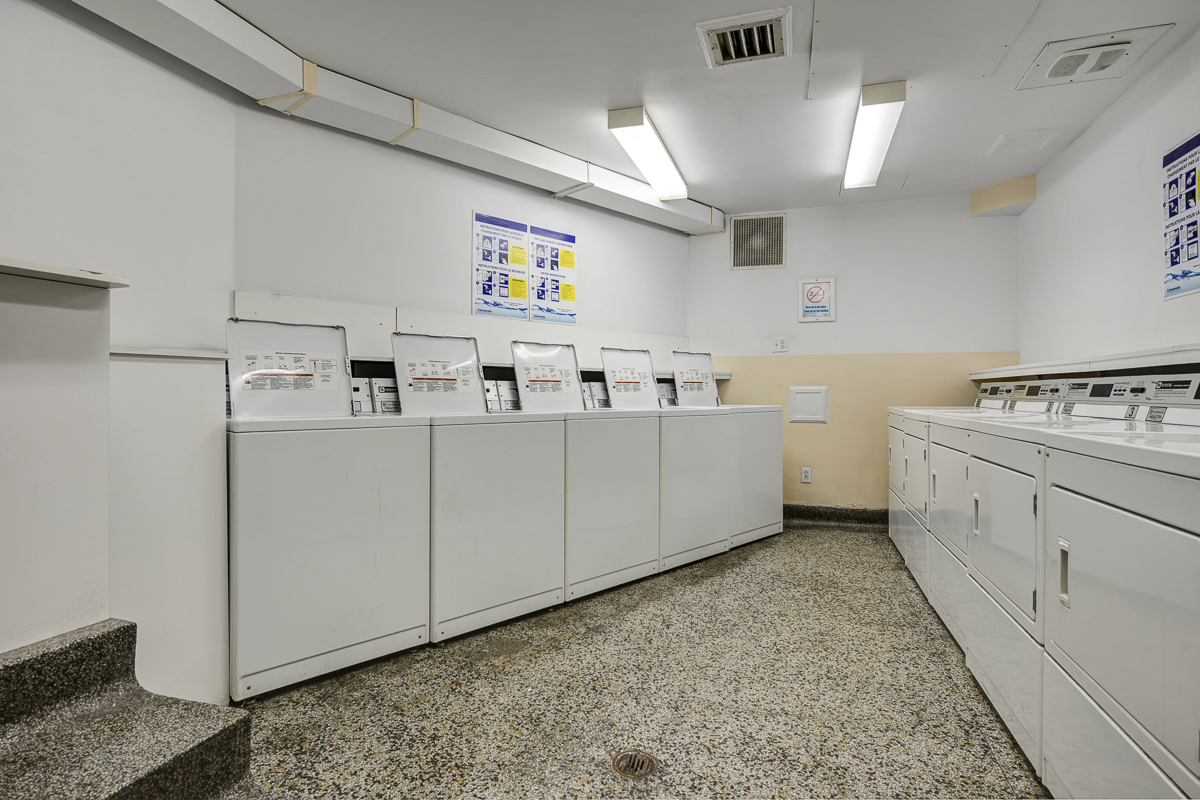 1 bedroom Apartments for rent in Montreal (Downtown) at 1420 St Mathieu - Photo 01 - RentQuebecApartments – L125118