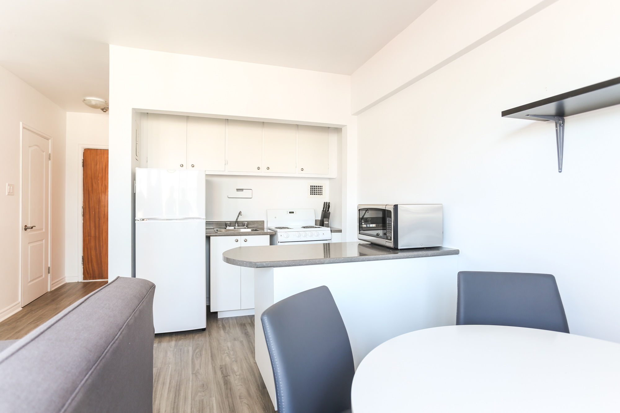 Studio / Bachelor Apartments for rent in Montreal (Downtown) at 1420 St Mathieu - Photo 05 - RentQuebecApartments – L1748