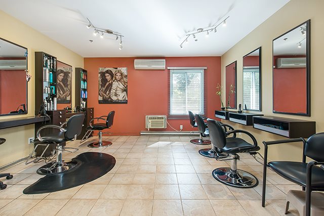 2 bedroom 55+ Apartments for rent in Pointe-Claire at LEsterel - Photo 05 - RentQuebecApartments – L342504