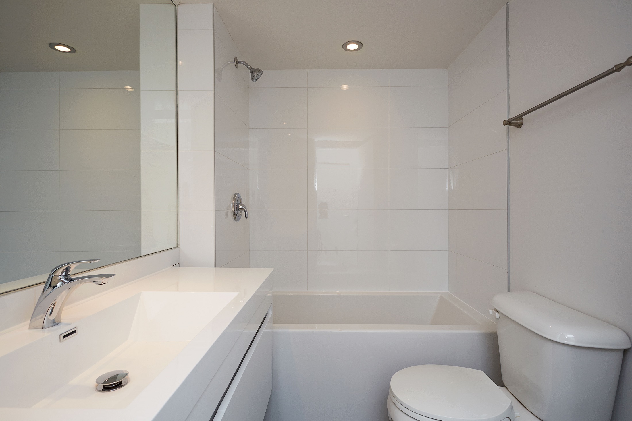 luxurious 1 bedroom Apartments for rent in Montreal (Downtown) at Le Parc - Photo 05 - RentQuebecApartments – L2099