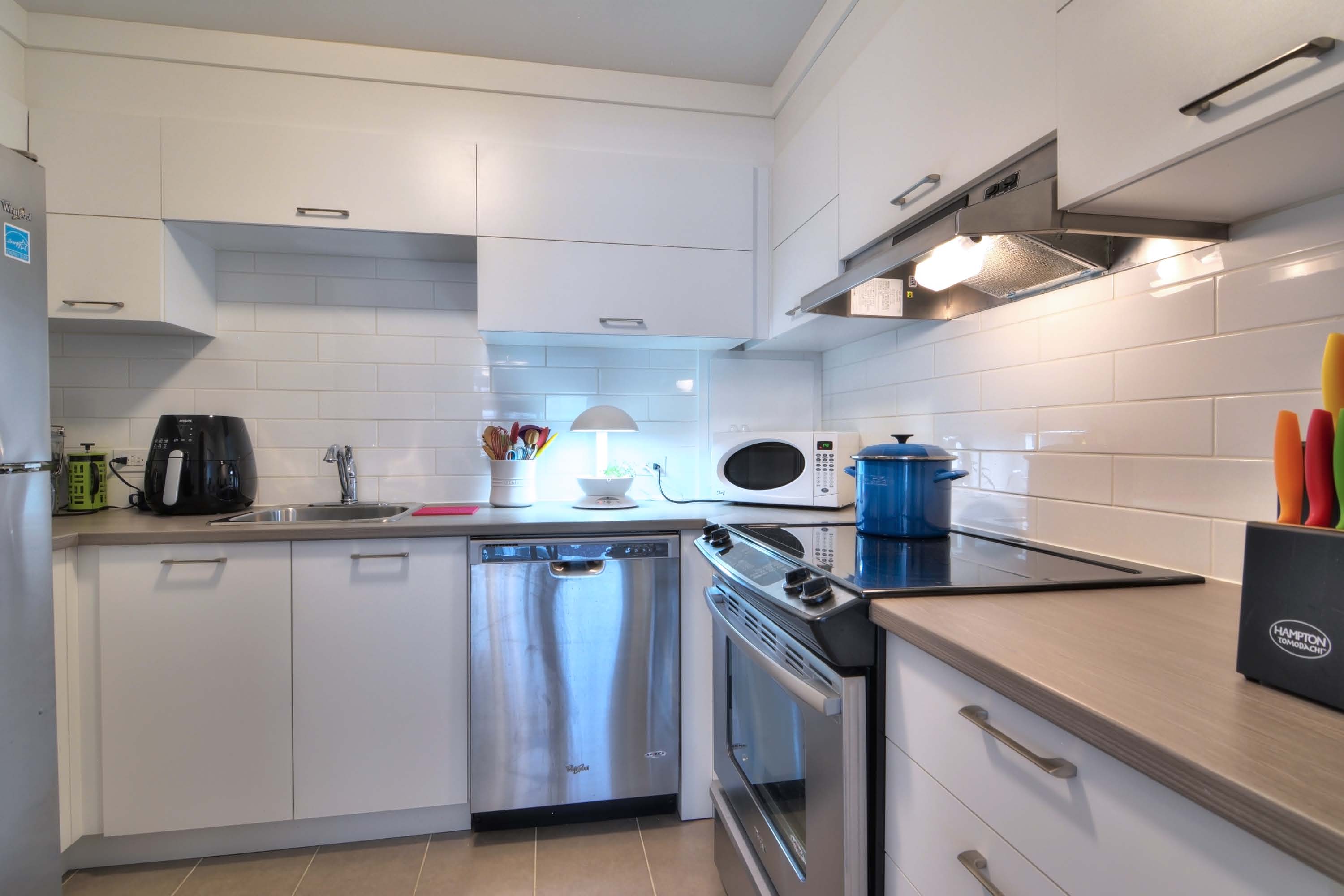 luxurious 2 bedroom Apartments for rent in Montreal (Downtown) at Le Parc - Photo 07 - RentQuebecApartments – L1788