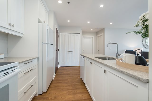 2 bedroom 55+ Apartments for rent in Pointe-Claire at LEsterel - Photo 09 - RentQuebecApartments – L342504