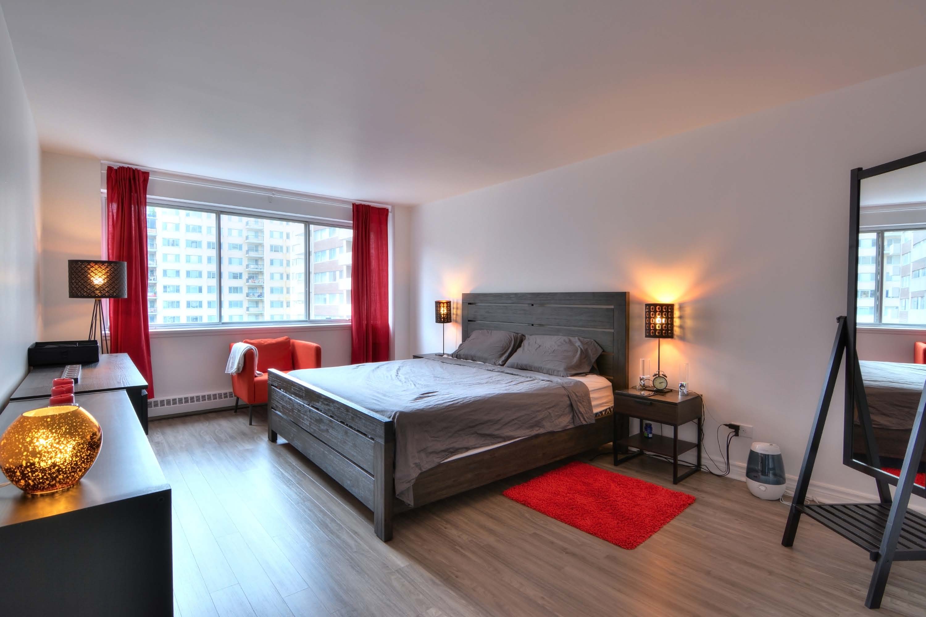 luxurious 2 bedroom Apartments for rent in Montreal (Downtown) at Le Parc - Photo 08 - RentQuebecApartments – L1789