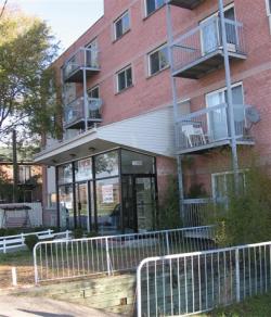 Studio / Bachelor Apartments for rent in Pointe-aux-Trembles at 13900-13910 Sherbrooke East - Photo 03 - RentQuebecApartments – L1195