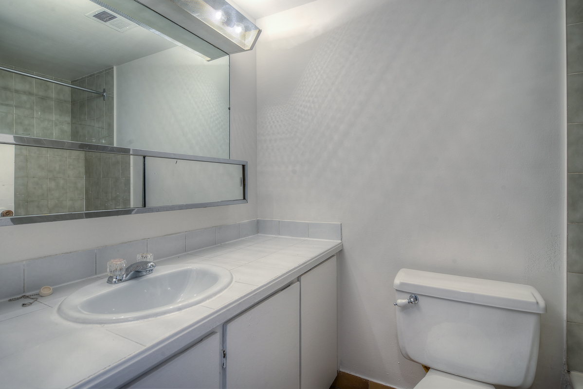 Studio / Bachelor Apartments for rent in Montreal (Downtown) at St Urbain - Photo 09 - RentQuebecApartments – L1057