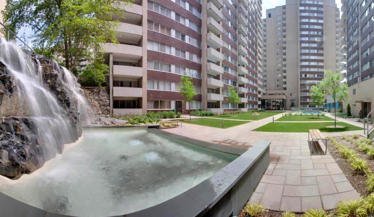 luxurious 2 bedroom Apartments for rent in Montreal (Downtown) at Le Parc - Photo 09 - RentQuebecApartments – L1789