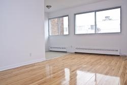 2 bedroom Apartments for rent in Ville St-Laurent - Bois-Franc at Cote Vertu 1 and 2 - Photo 01 - RentQuebecApartments – L6061