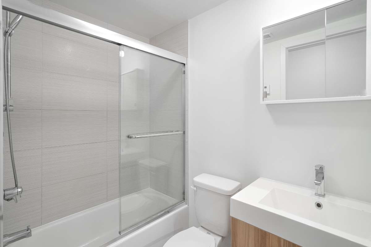 Junior 1 bedroom Apartments for rent in Cote-des-Neiges at The Quartz - Photo 08 - RentQuebecApartments – L417048