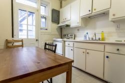 furnished 4 bedroom Apartments for rent in Cote-des-Neiges at 2219-2229 Edouard-Montpetit - Photo 01 - RentQuebecApartments – L1881