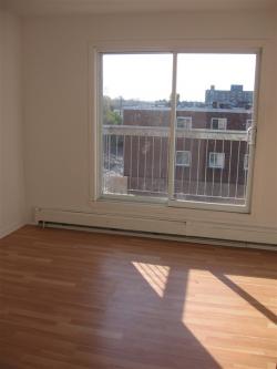 Studio / Bachelor Apartments for rent in Pointe-aux-Trembles at 13900-13910 Sherbrooke East - Photo 05 - RentQuebecApartments – L1195