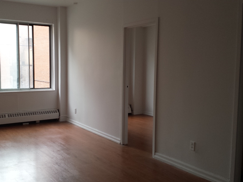 Studio / Bachelor Apartments for rent in Montreal (Downtown) at Le Durocher - Photo 02 - RentQuebecApartments – L7383