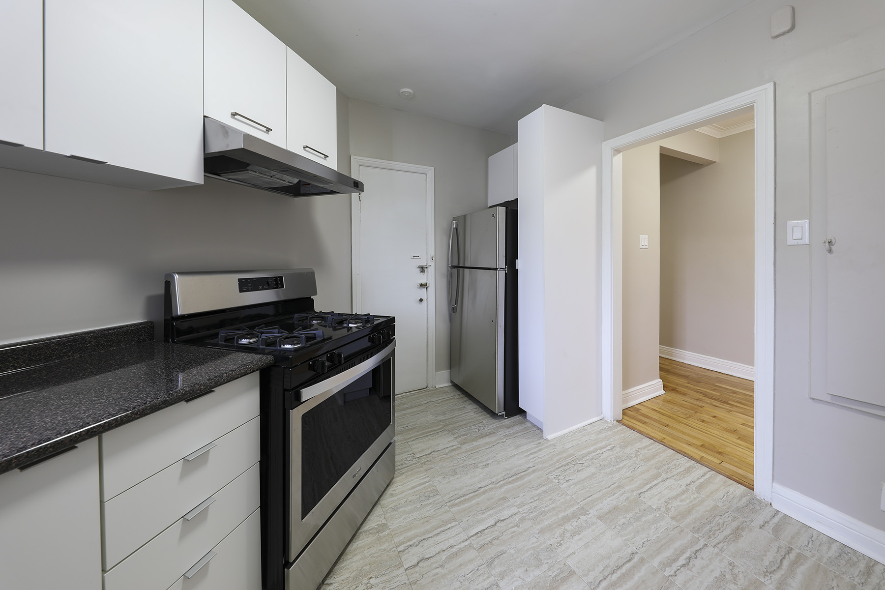 2 bedroom Apartments for rent in Notre-Dame-de-Grace at 6325 Somerled - Photo 12 - RentQuebecApartments – L401540