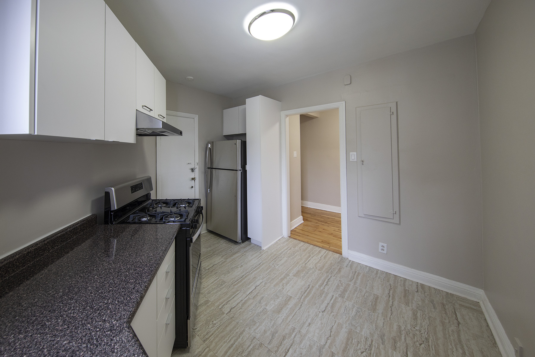 2 bedroom Apartments for rent in Notre-Dame-de-Grace at 6325 Somerled - Photo 11 - RentQuebecApartments – L401540